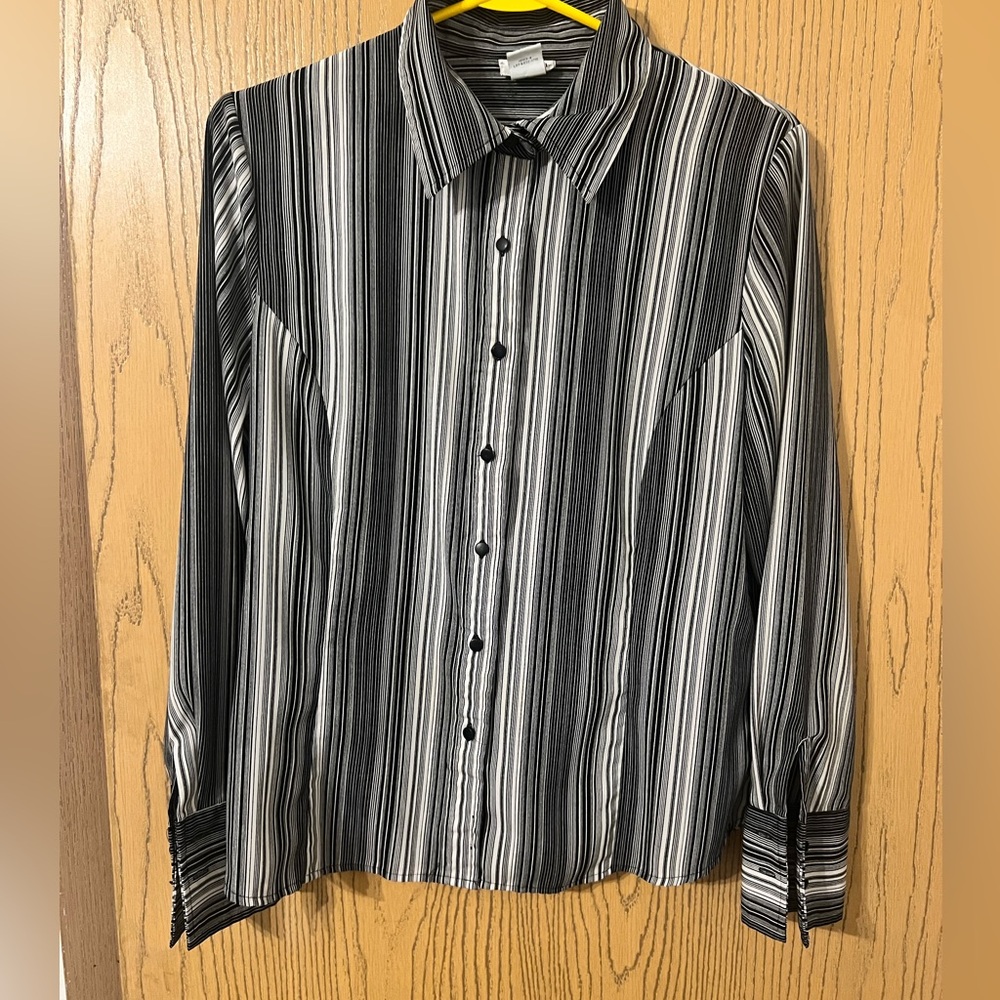 Women’s long sleeve button down top